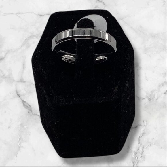 Women’s Stainless Steel Polished Band Ring Sliver Tone Size 10 - Picture 2 of 8